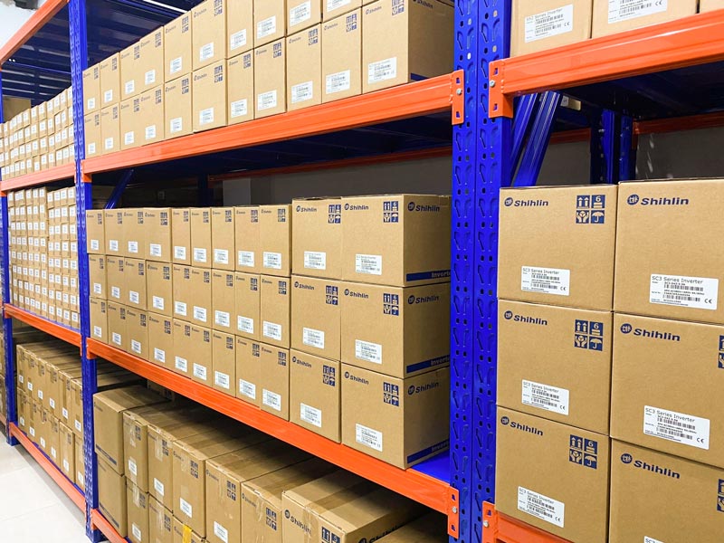 Biến tần Shihlin sẵn kho số lượng lớn công suất từ 0.4kw - 200Kw, anh chị chỉ cần inbox bên em sẽ tư vấn báo giá ngay ạ