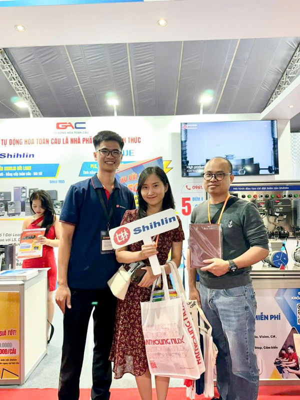 rất nhiều phần quà đã được gửi tới khách hàng tại triển lãm
